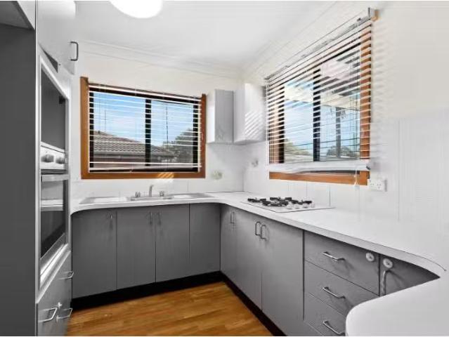 Deal! 1/52 Fisher Street, Oak Flats Apartment for rent Listed.