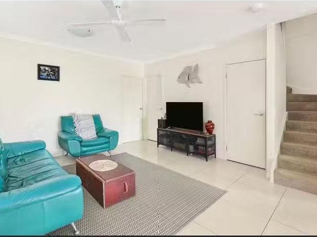 Nice 15/2 Photinia Crescent, Mountain Creek, QLD 4557