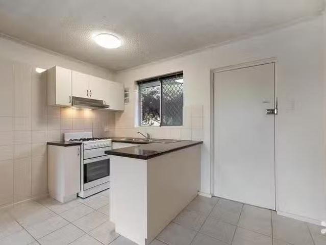 Just in! 15/2 Russell Avenue, North Perth, WA 6006