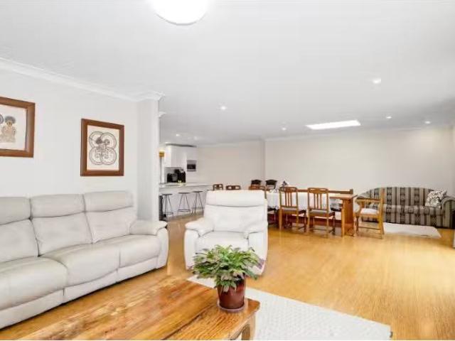 Cozy 157 Wyndora Avenue, Freshwater House for rent Listed by.