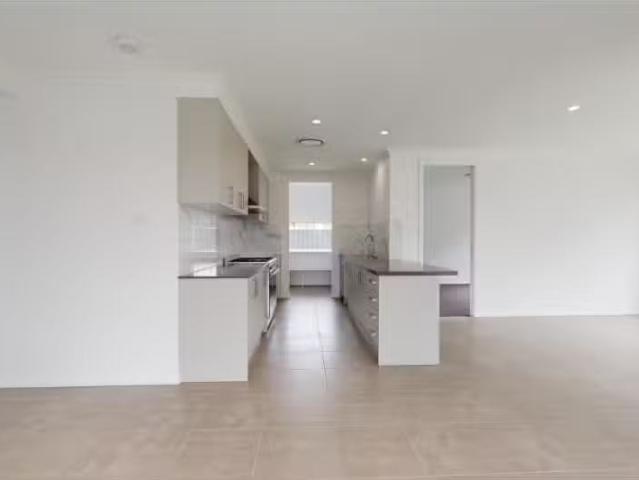 Rental! 15 Ballyneal Crescent, Heddon Greta House for rent Li.