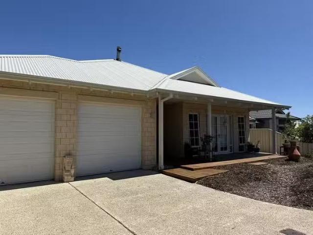 Nice 15 Belpaire Entrance, West Busselton, WA 6280