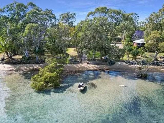 Deal! 15 fishdooroopa Drive, Macleay Island, QLD 4184