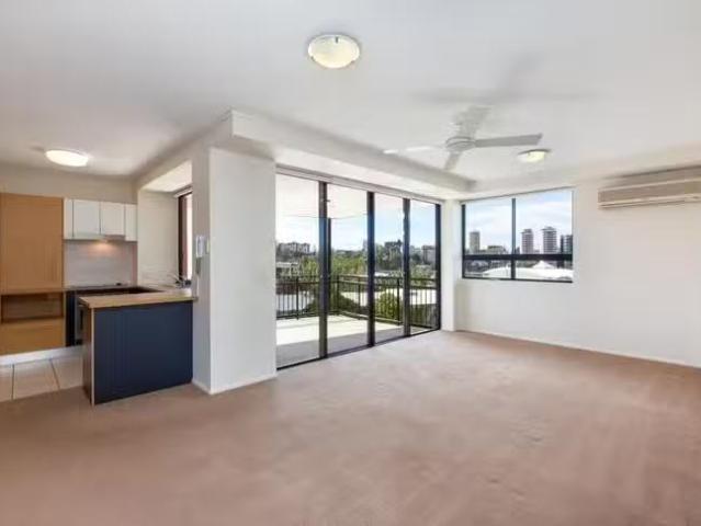 Unique 15 Goodwin Street, Kangaroo Point, QLD 4169