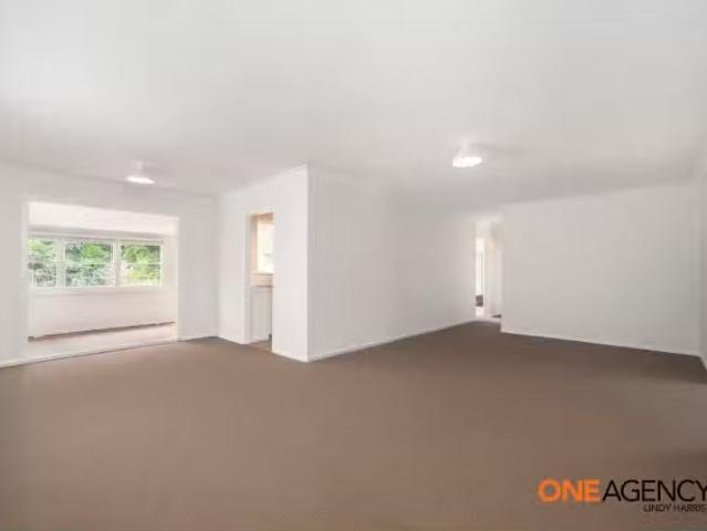 Cheap 15 James Cook Ave, Singleton House for rent Listed by J.