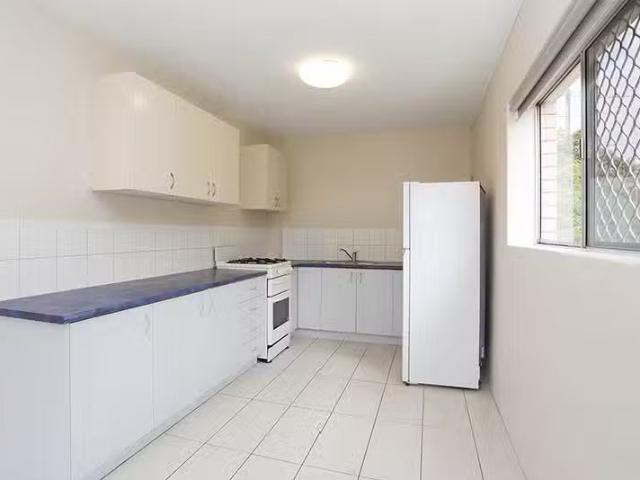 Unique 1/5 Lisson Grove, Wooloowin QLD 4030