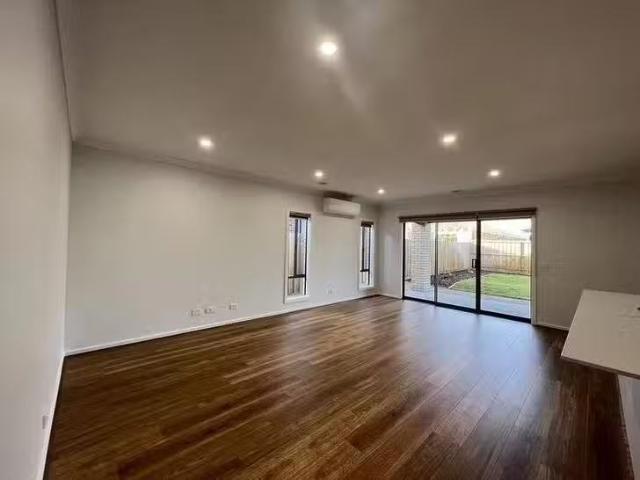 For Rent! 15 Pankina Road, Mambourin, VIC 3024