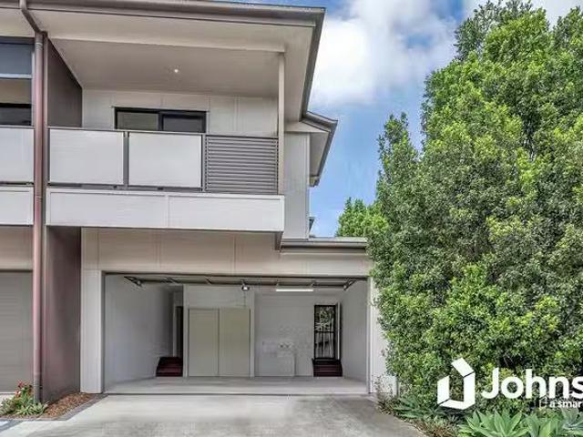 Nice 15 Riverbend Place, Bulimba, QLD 4171