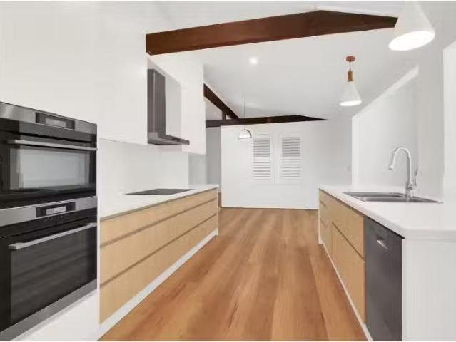 Deal! 15 The Parkway, Balgownie House for rent Listed by Prop.