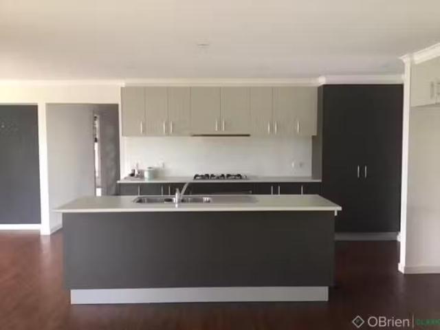Rental! 15 Toorongo Street, Drouin, VIC 3818