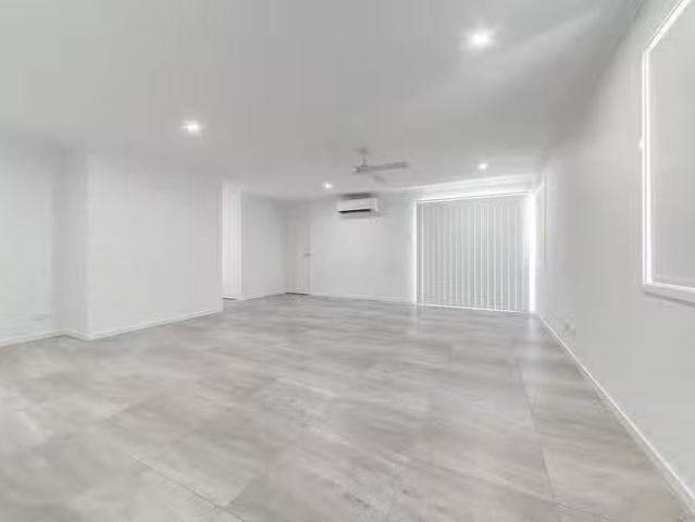For Rent! 15 Triumph Street, Birtinya, QLD 4575