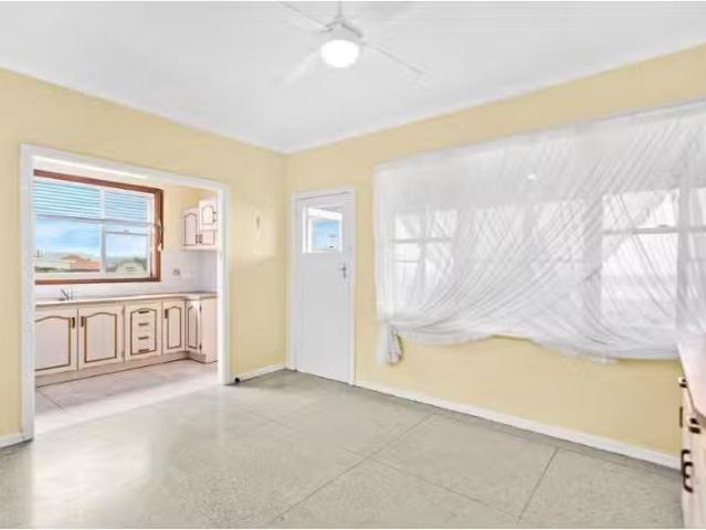 Rental! 1/5 Vermont Road, Warrawong Apartment for rent Listed.