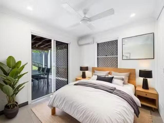 Cozy 1/60 Lorward Avenue, Bardon, QLD 4065