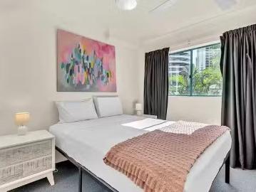 Charming 16/11 17 Philip Avenue, Broadbeach, QLD 4218