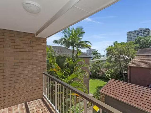 Cheap 16/11 Hayle Street, Burleigh Heads, QLD 4220