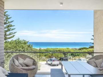 Charming 16/11 Leighton Beach Boulevard, North Fremantle, WA 6.
