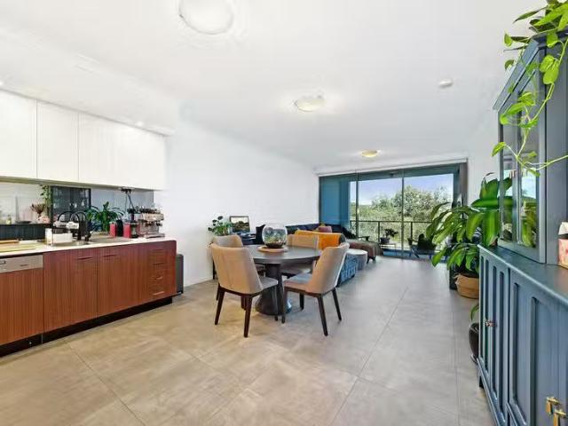 Nice 1615/397 Christine Avenue, Varsity Lakes, QLD 4227