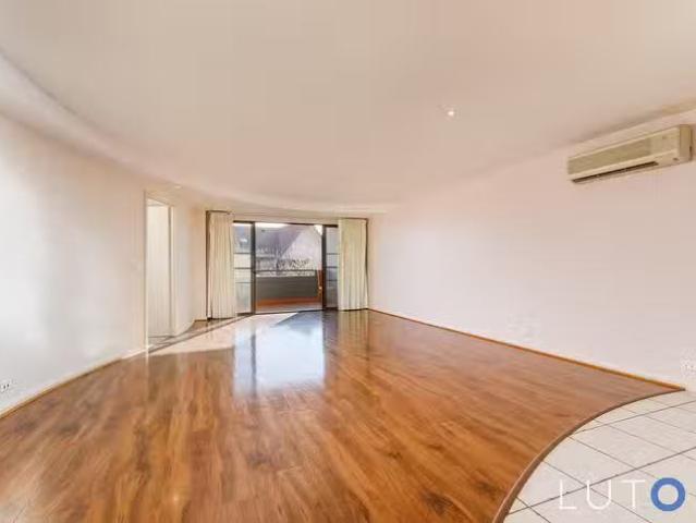Just in! 16/15 Eldridge Crescent, Garran, ACT 2605