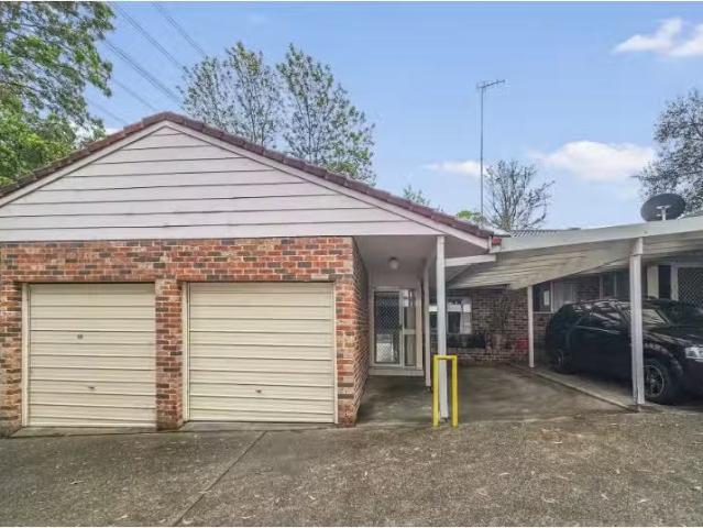 Cheap 16/1 Carson Street, Dundas Townhouse for rent Listed by.