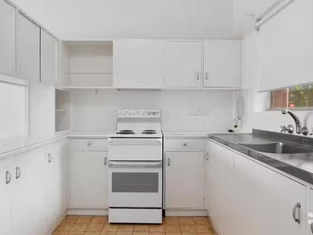Rental! 162B River Way, Salter Point, WA 6152