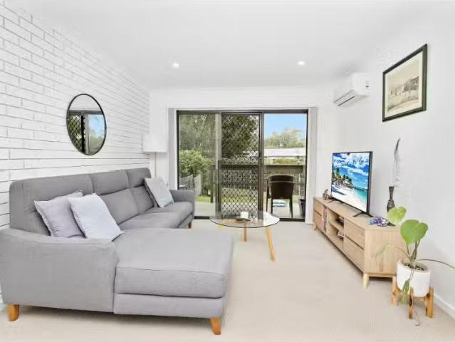 Just in! 16/394 Princes Highway, DAPTO Townhouse for rent Lis.
