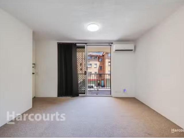 Nice 16/6 Eyre Place, Warrawong Apartment for rent Listed by.