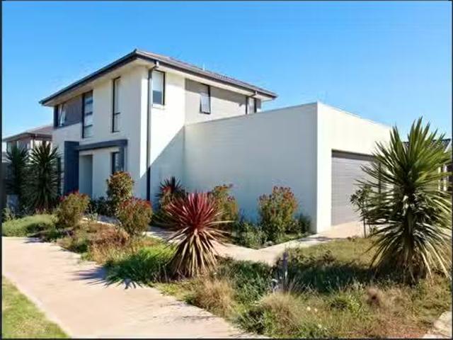 Deal! 169 Tenterfield Dr, Burnside Heights VIC 3023