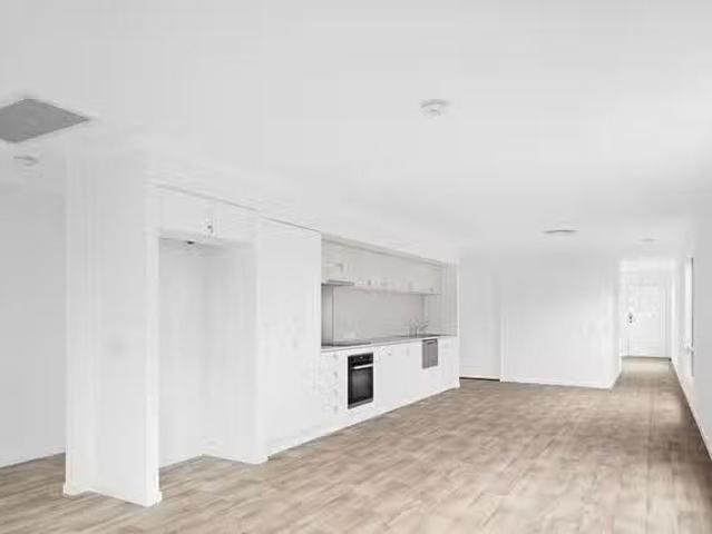 Unique 16 Mia Street, Flinders View, QLD 4305