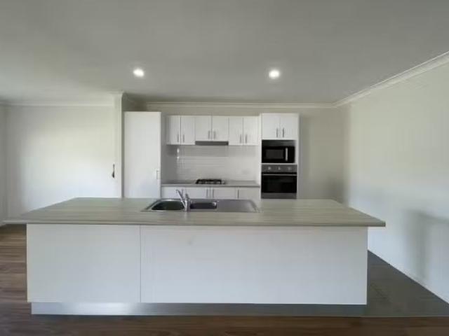Nice 16 Harry Crescent, HAMILTON VALLEY House for rent Listed.