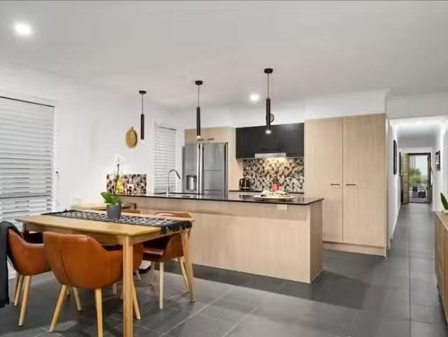 Rental! 16 Sawyer Street, Spring Mountain, QLD 4300