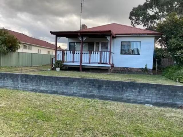 Cheap 16 Townsend Street, Fairy Meadow House for rent Listed.