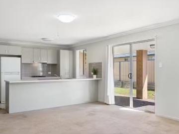 Cheap 16 Trebbiano Drive, Cessnock House for rent Listed by J.