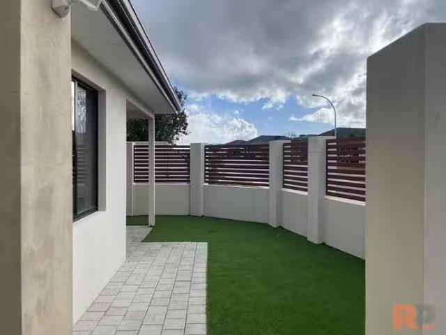 Nice 170 Shiraz Boulevard, Pearsall, WA 6065