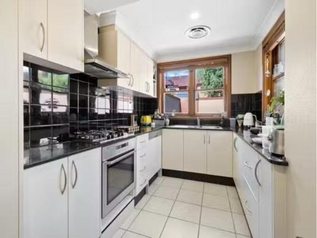 Charming 1/72 Canberra Avenue, GRIFFITH Apartment for rent Li.