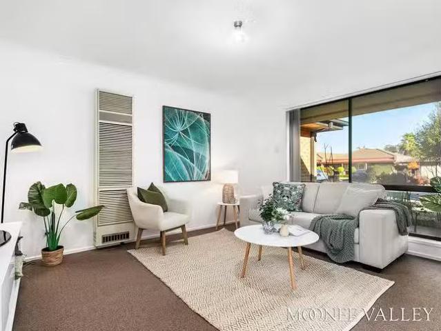 Charming 1/75 Delbridge Drive, Sydenham, VIC 3037