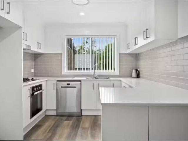 Rental! 1/76 Brinawarr Street, Bomaderry Townhouse for rent L.
