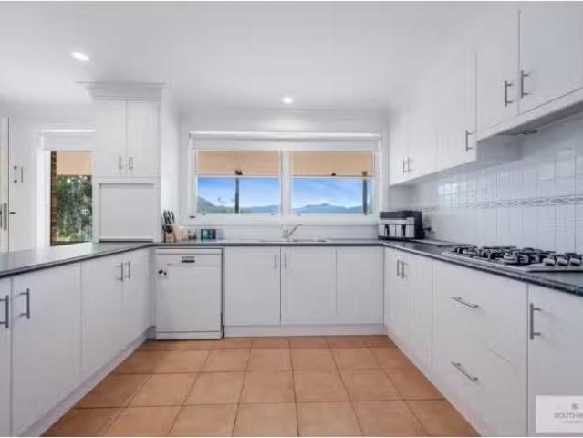 For Rent! 176 Catherine Way, Daruka House for rent Listed by.