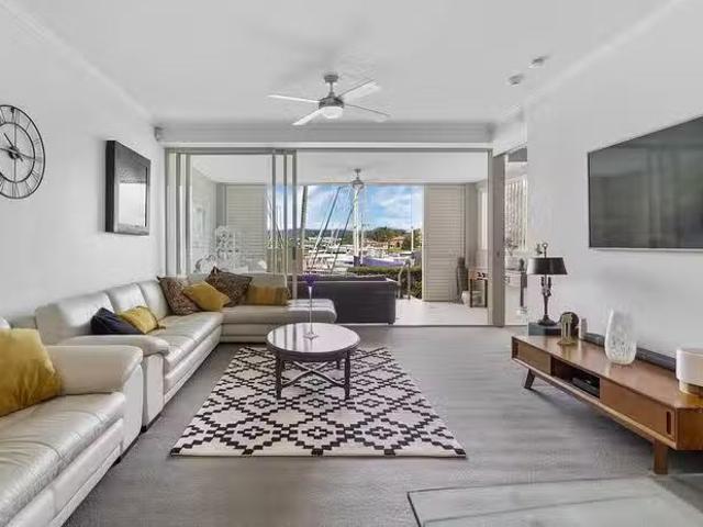 Nice 1784/1 Rialto Quay Drive, Hope Island, QLD 4212