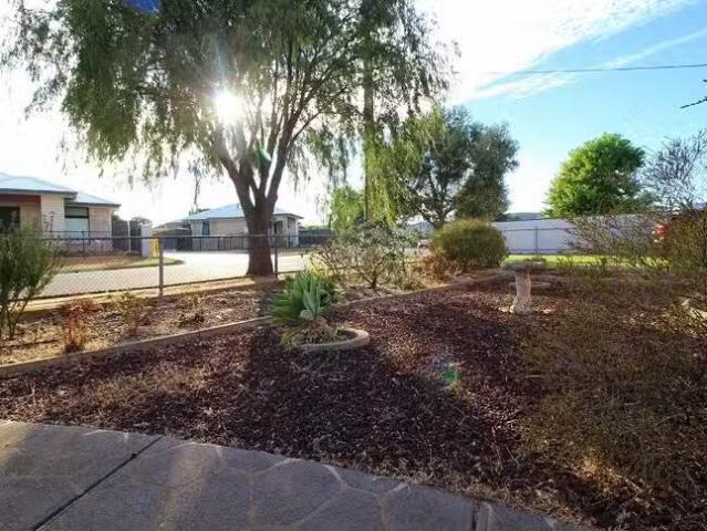 Just in! 17 Murray Street, Ridgehaven, SA 5097