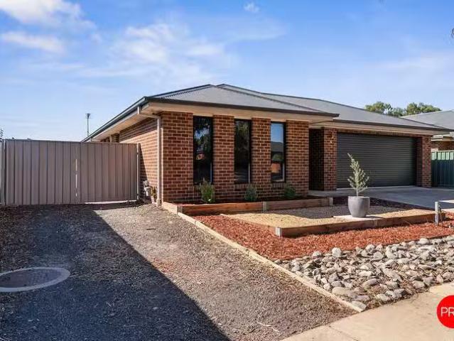 Unique 17 Arrawalli Avenue, Ascot, VIC 3551