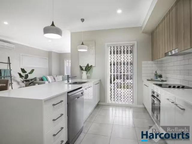 Nice 17 Cardwell Circuit, THORNLANDS, QLD 4164 House for Rent