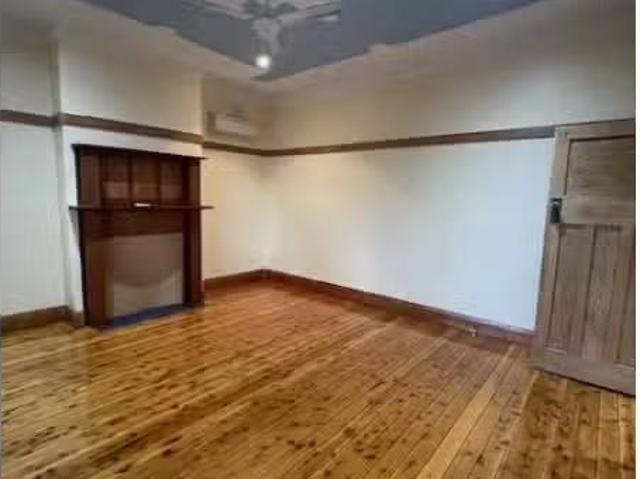 Deal! 17 Cobra Street, DUBBO House for rent Listed by Renay A.