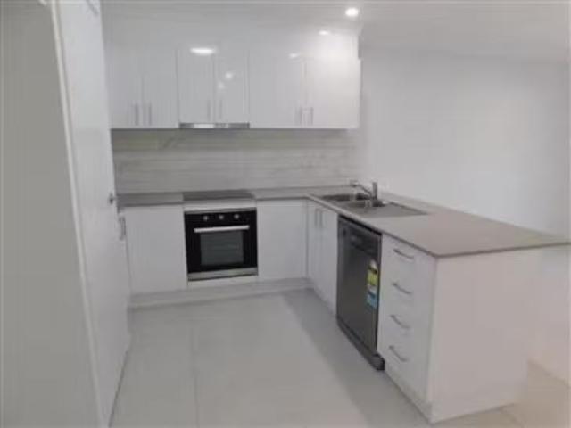 Cheap 1/7 Ellie Court, Loganlea, QLD 4131