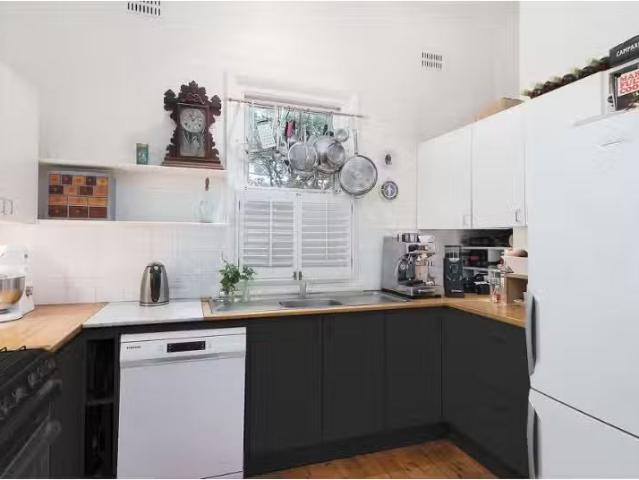 For Rent! 17 Elliott Street, Merewether House for rent Listed.