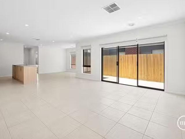 Deal! 17 Ficus Circuit, Wallan, VIC 3756