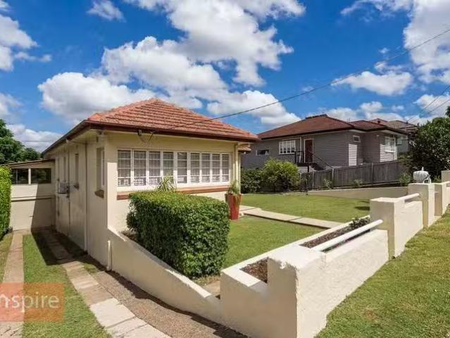 Charming 17 Lamrock Street, Holland Park West, QLD 4121