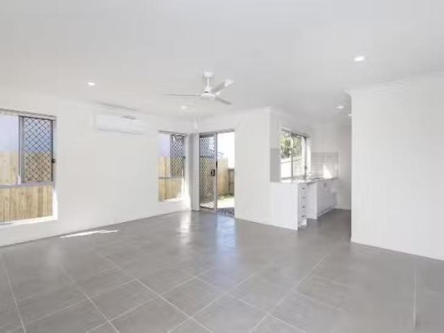 For Rent! 1/7 Spruce Street, Loganlea, QLD 4131