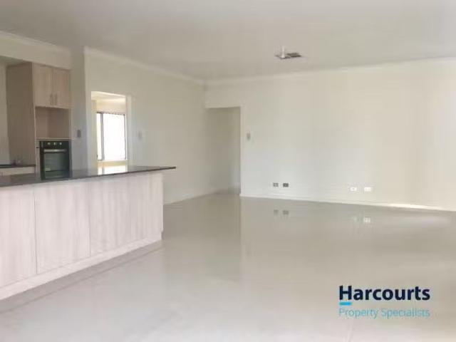 Unique 17A Bellairs Road, KARDINYA, WA 6163 House for Rent