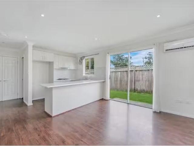Cozy 17a Crawley Avenue, HEBERSHAM House for rent Listed by A.