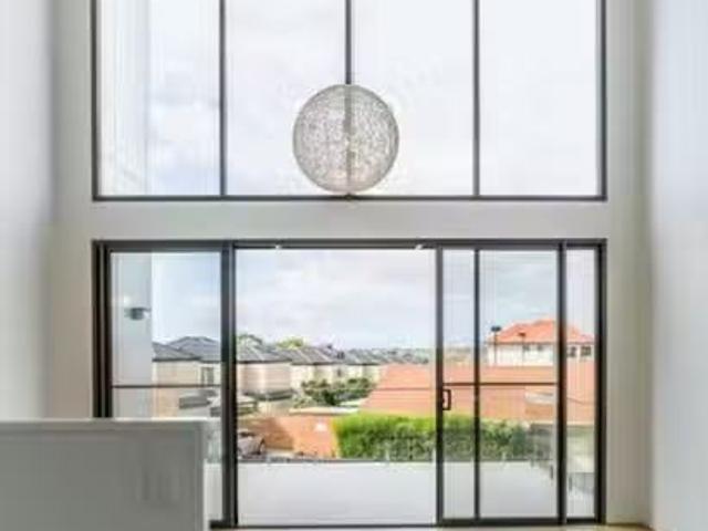 Charming 18/16 Bridges Road, Melville, WA 6156